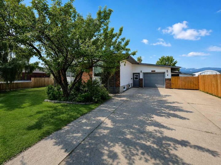 Property Photo: 10730 Shand Avenue AB T0E 0Y0