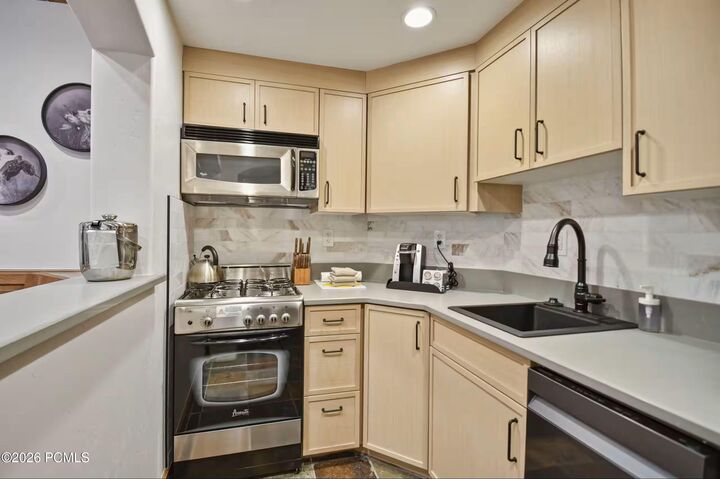 Property Photo: 840 W Bigler Lane 1002/1004 UT 84049
