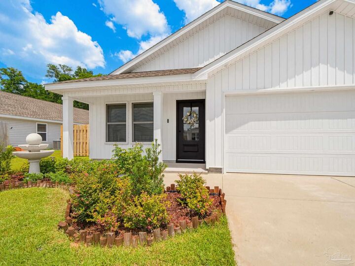 Property Photo: 5400 Horizons Edge Ln FL 32583