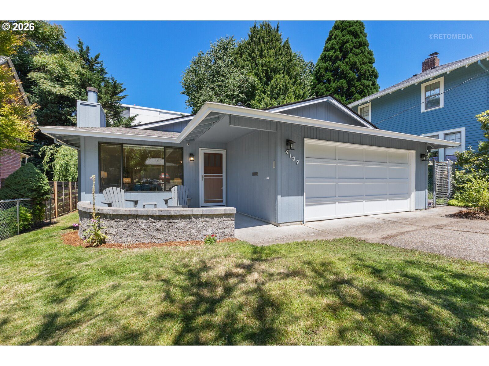 Property Photo: 4137 SE Ivon St OR 97202