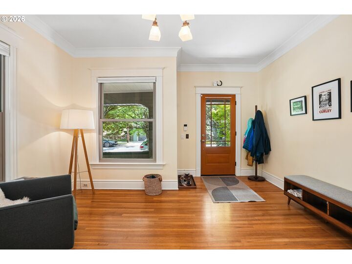 Property Photo:  2925 NW Raleigh St  OR 97210 