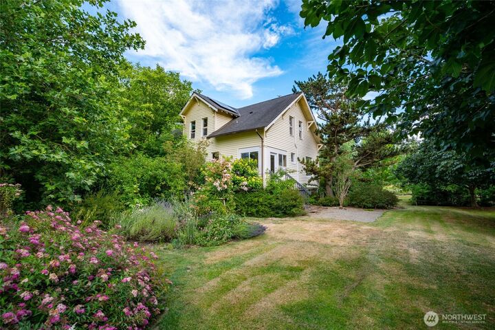 Property Photo:  21895  Cedardale Road  WA 98274 
