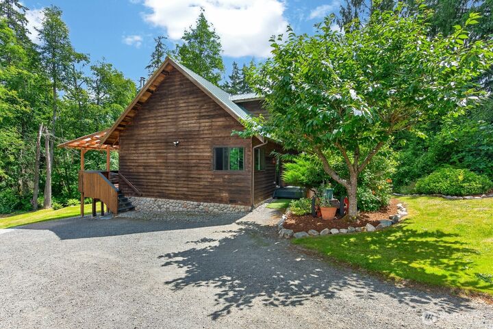 Property Photo: 1649 Hemlock Drive WA 98282