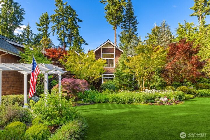 Property Photo:  10374  Country Club Road  WA 98110 