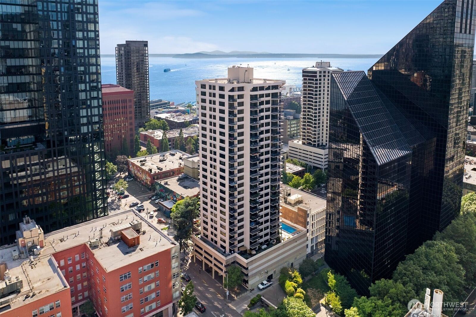 Property Photo: 2100 3rd Avenue 1005 WA 98121
