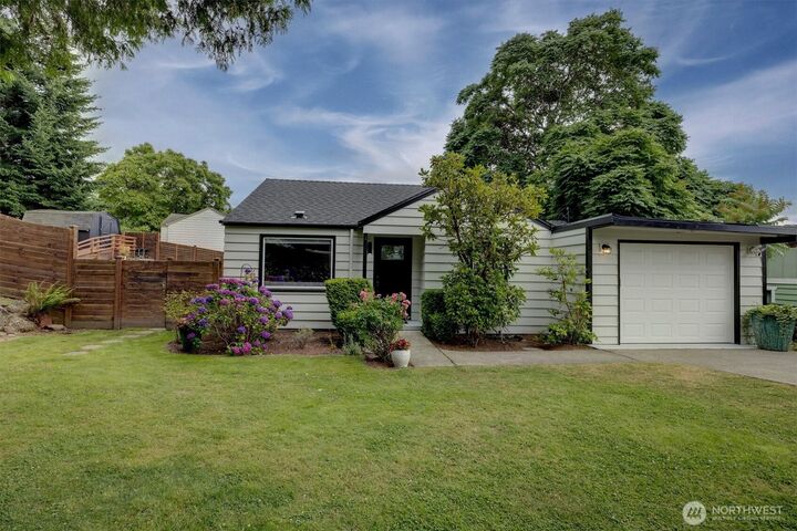 Property Photo:  555  Windsor Place NE  WA 98056 