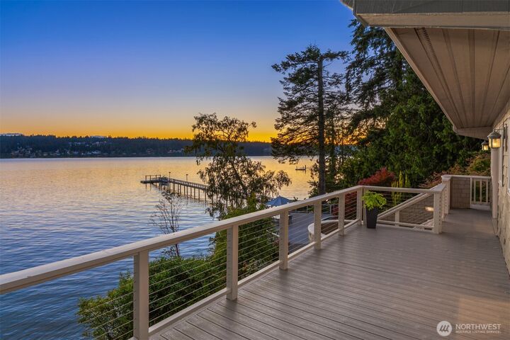 Property Photo: 5858 Crystal Springs Drive NE WA 98110