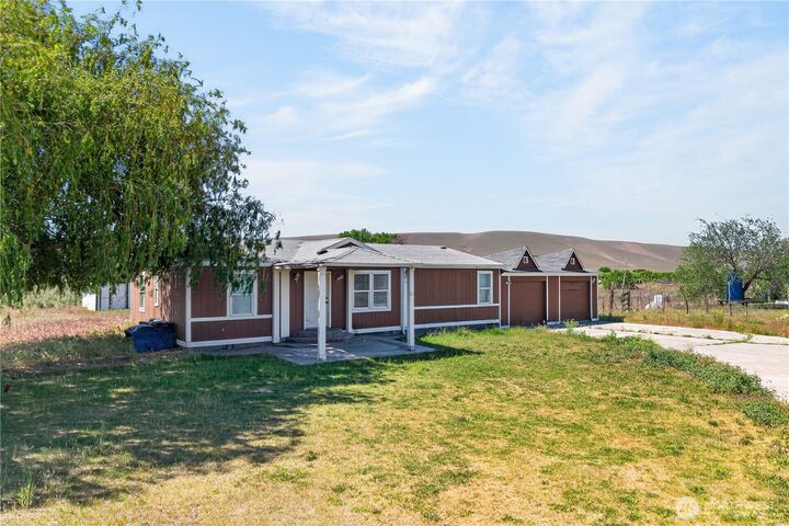 Property Photo:  2643 W Bench Road  WA 99344 