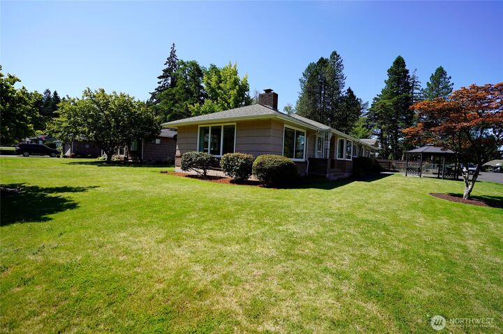 Property Photo: 102 Laurel Place WA 98632