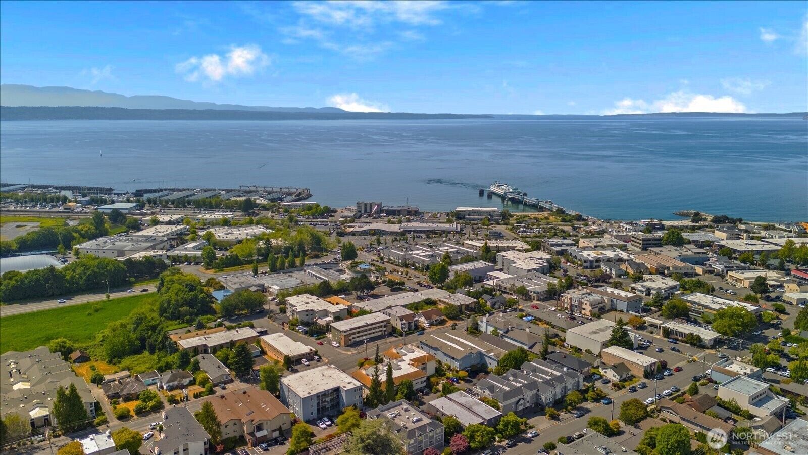 Property Photo:  233  3rd Avenue S 203  WA 98020 