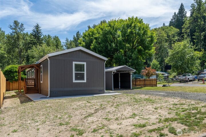 Property Photo:  102  Sir Lancelot Way  WA 98611 