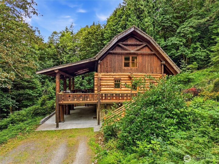 Property Photo: 5931 290th Avenue SE WA 98027
