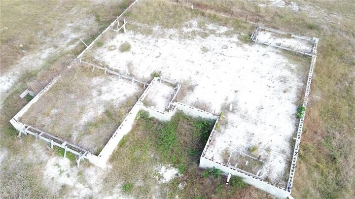 Property Photo: 3939 NW 41st Avenue FL 33993