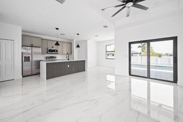 Property Photo:  2511 NW 7th Street N  FL 33993 