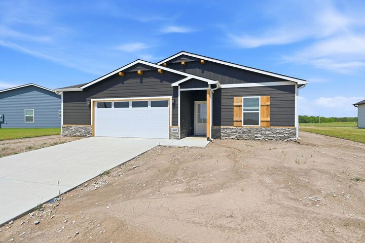 Photo de la propriété:  1607 N Emerald Dr  KS 67110 