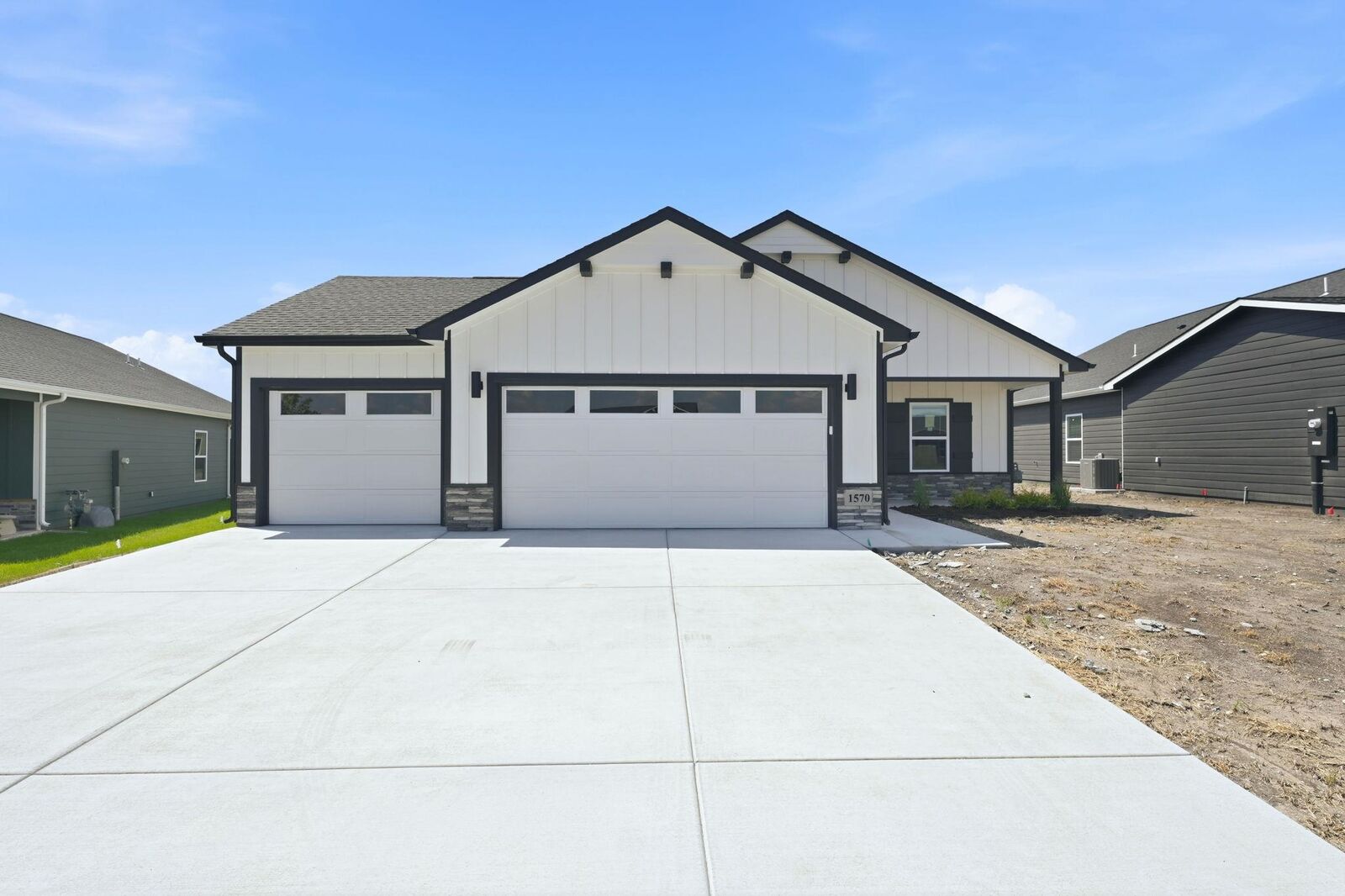Photo de la propriété:  1570 N Emerald Valley Dr  KS 67110 