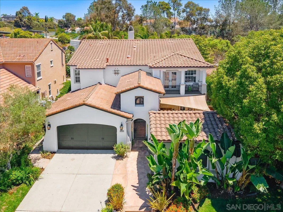 Property Photo:  3225 Avenida De Sueno  CA 92009 