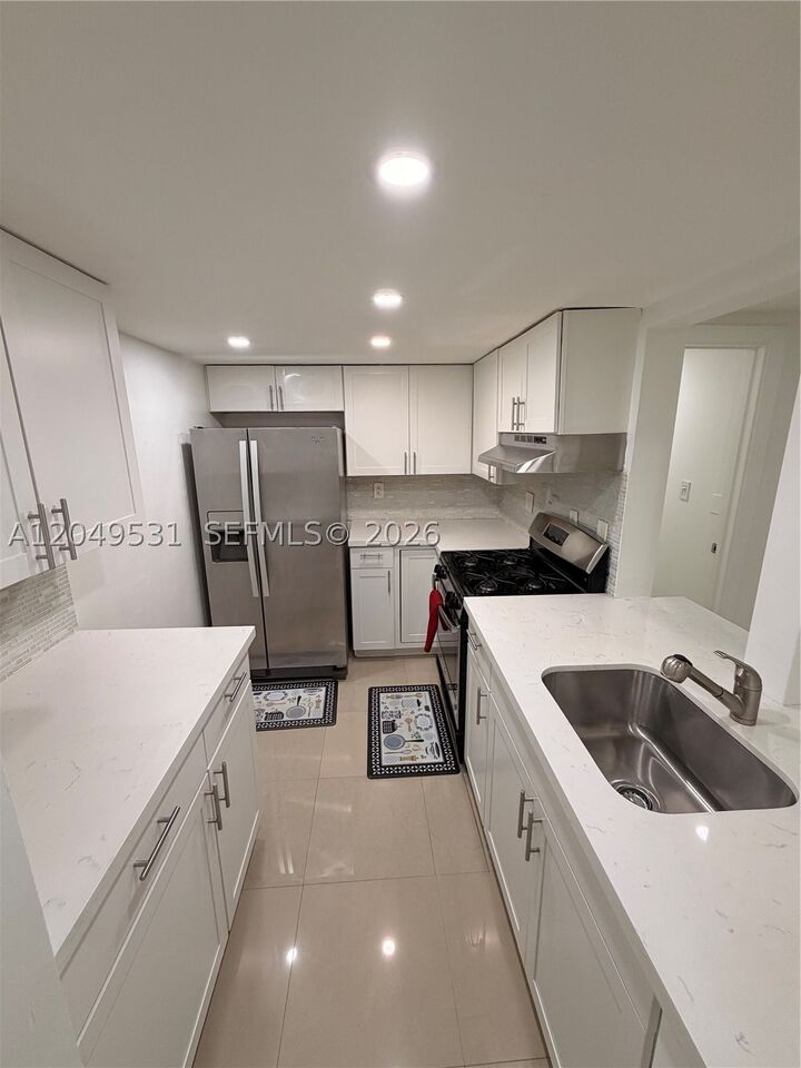 Property Photo: 2201 Brickell Ave 47 FL 33129