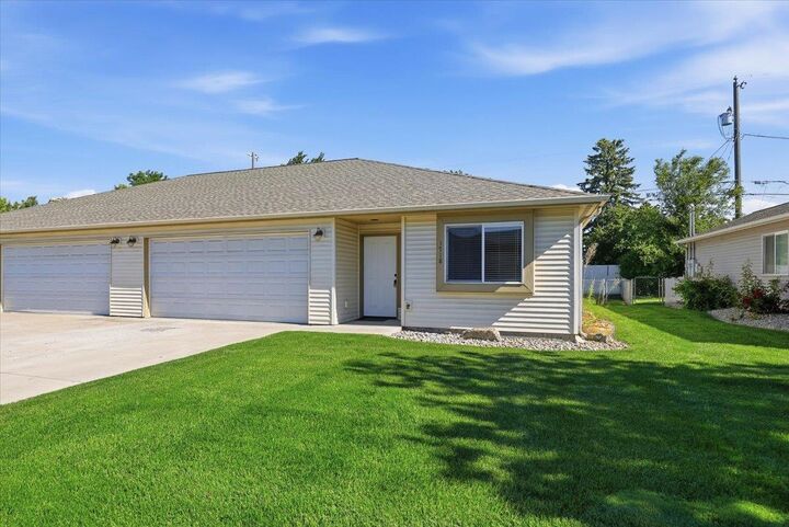 Property Photo: 1720 N Bessie Ln 1722 WA 99212