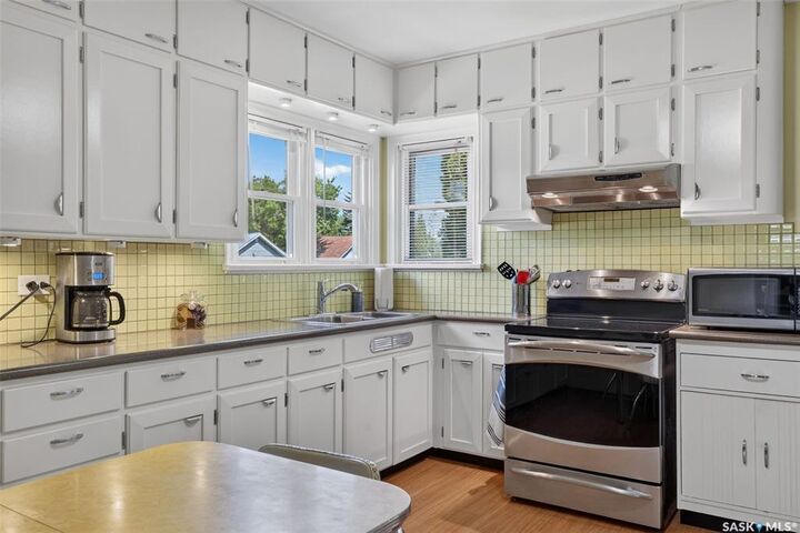 Property Photo: 673 8th Street E SK S6V 0W8