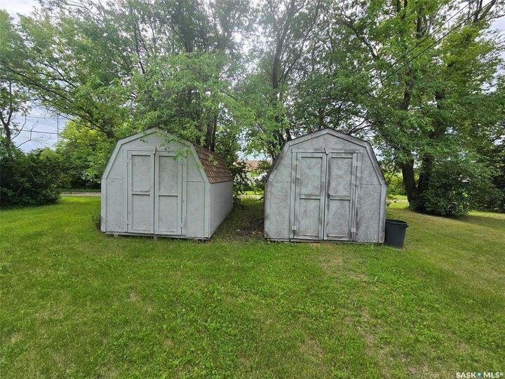 Property Photo:  912 Pacific Street  SK S0G 2B0 