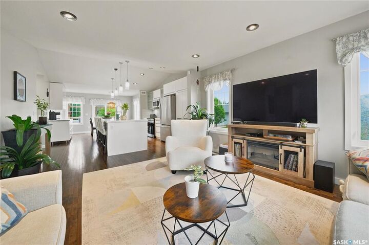 Property Photo: 303 East Hampton Boulevard E SK S7R 0A5