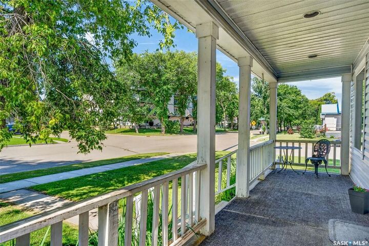 Property Photo:  116 Stovel Avenue W  SK S0E 1A0 