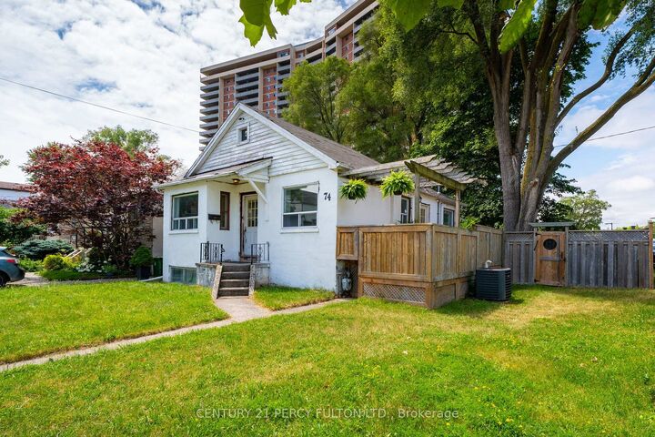 Property Photo: 74 St. Dunstan Drive ON M1L 2V5