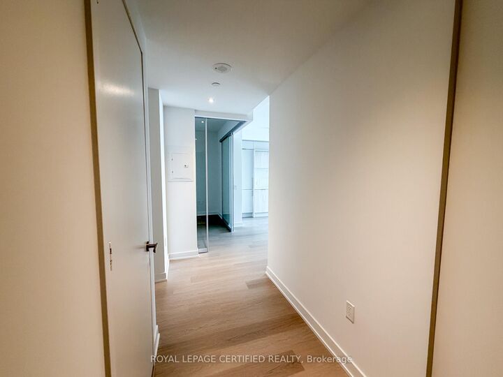 Property Photo: 448 Burnhamthorpe Rd W N/A 6407 ON L5B 0R4