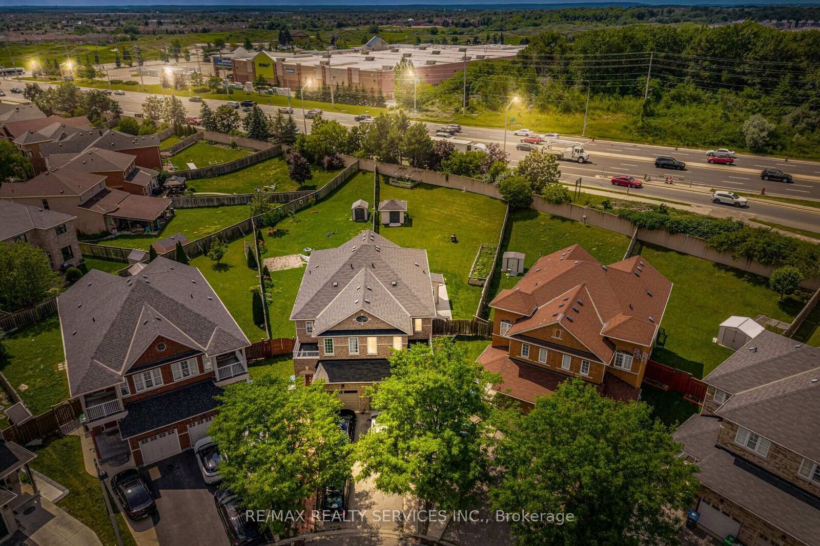 Property Photo:  32 Deepcoral Court  ON L6V 4P7 
