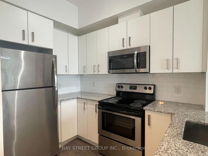 Property Photo: 11611 Yonge Street 512 ON L4E 3N8
