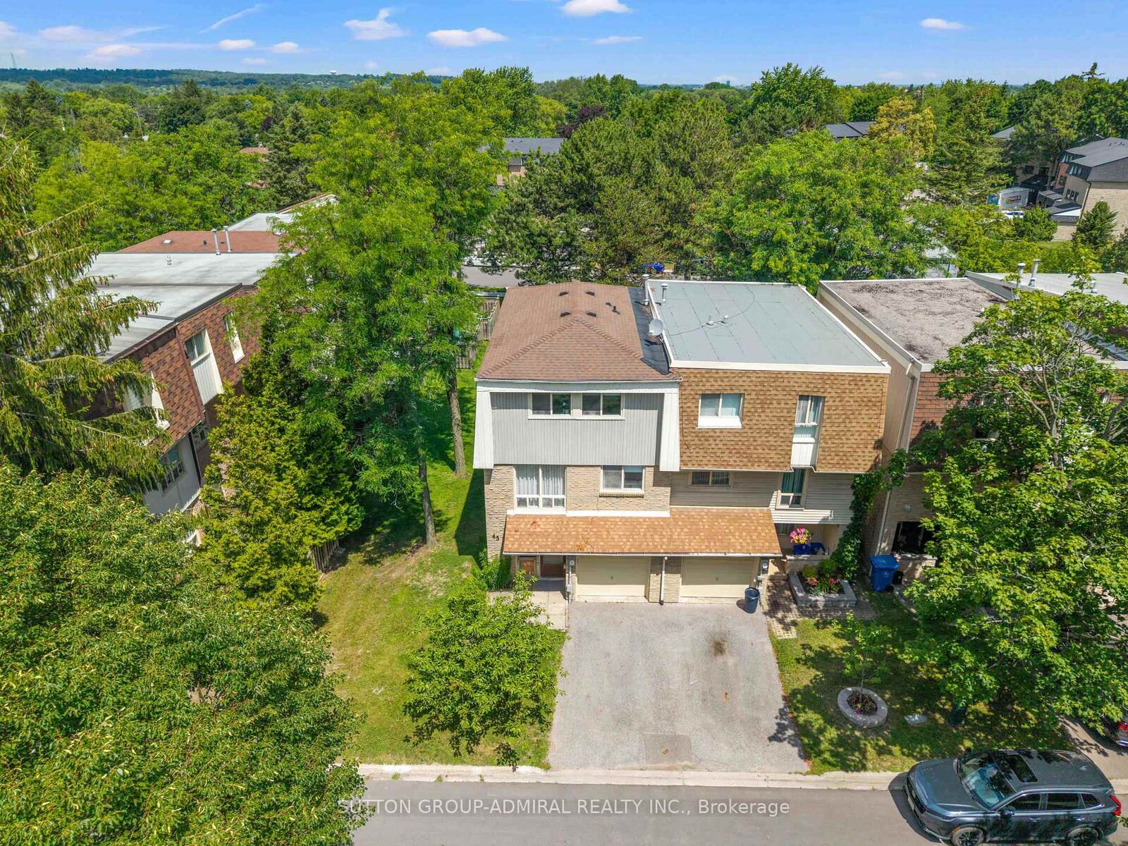 Property Photo:  45 Poplar Crescent N 7  ON L4G 3M4 