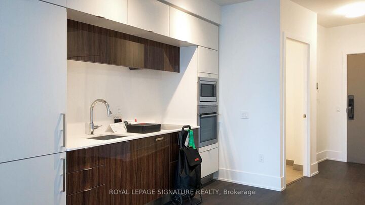 Property Photo:  10 York Street 5601  ON M5J 2L9 