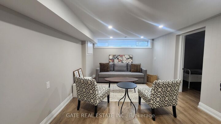 Property Photo: 29 Caronport Crescent Bsmt ON M3A 1G9