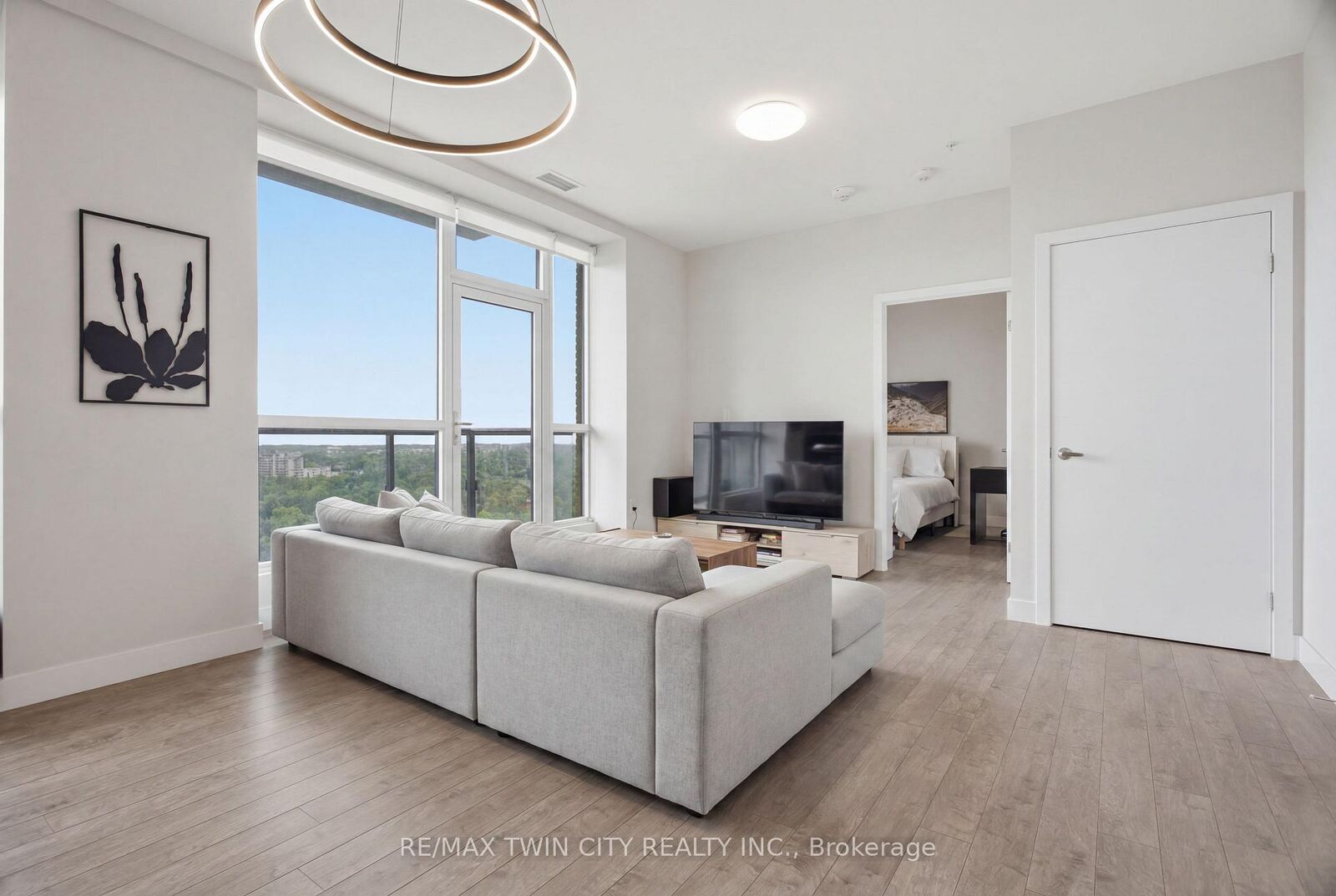 Property Photo:  100 Garment Street 1605  ON N2G 0C3 