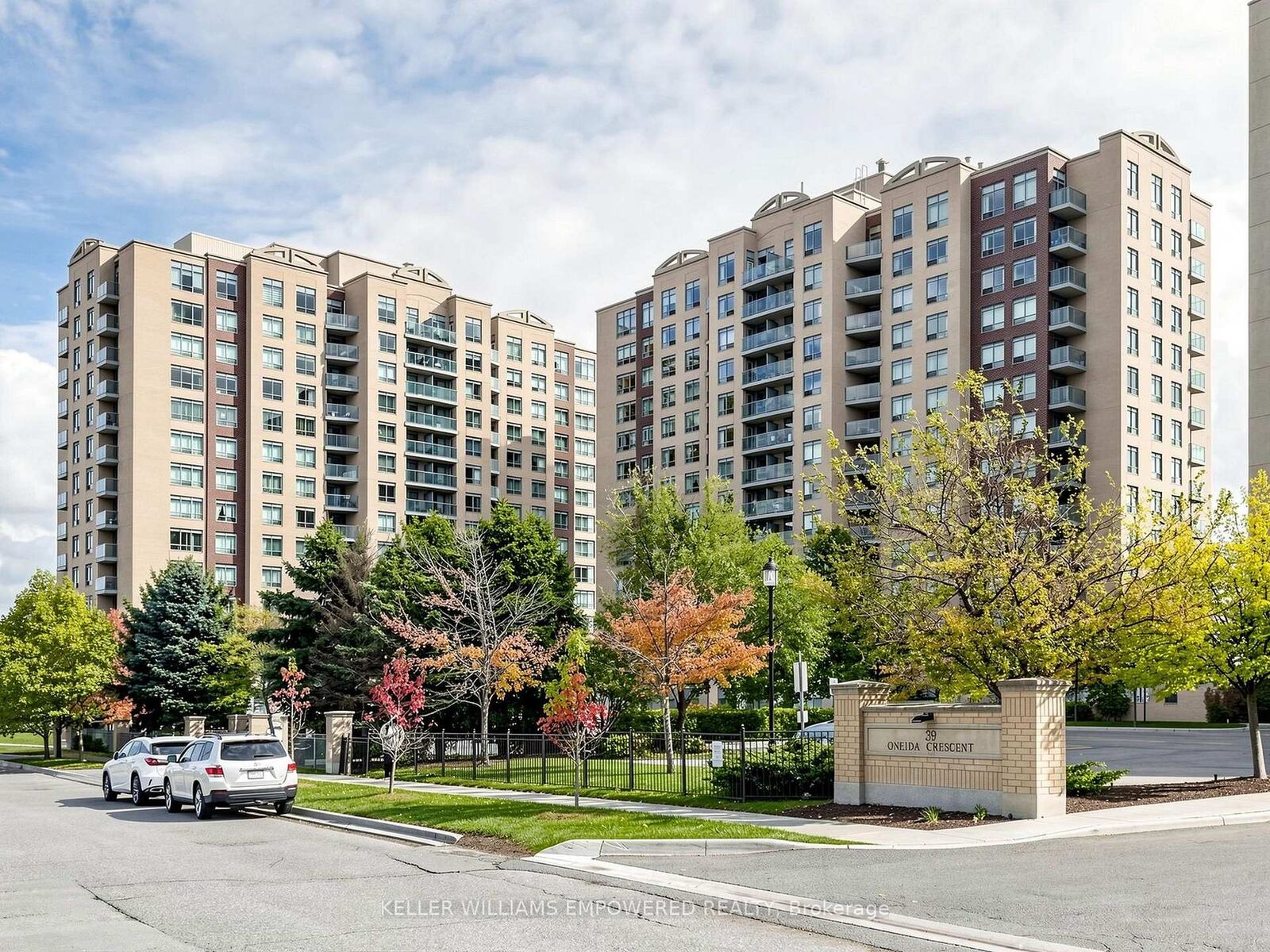 Property Photo:  11 Oneida Crescent 211  ON L4B 0A1 