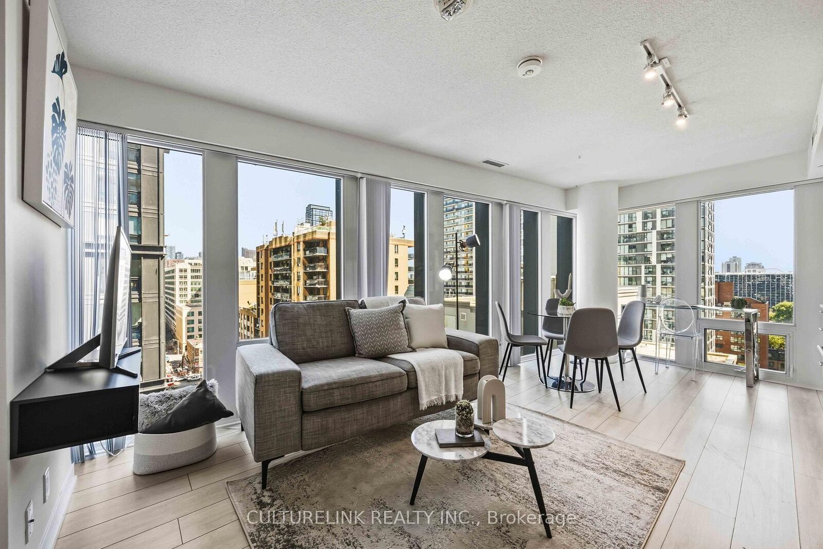 Property Photo: 60 Shuter Street 1611 ON M5B 0B7