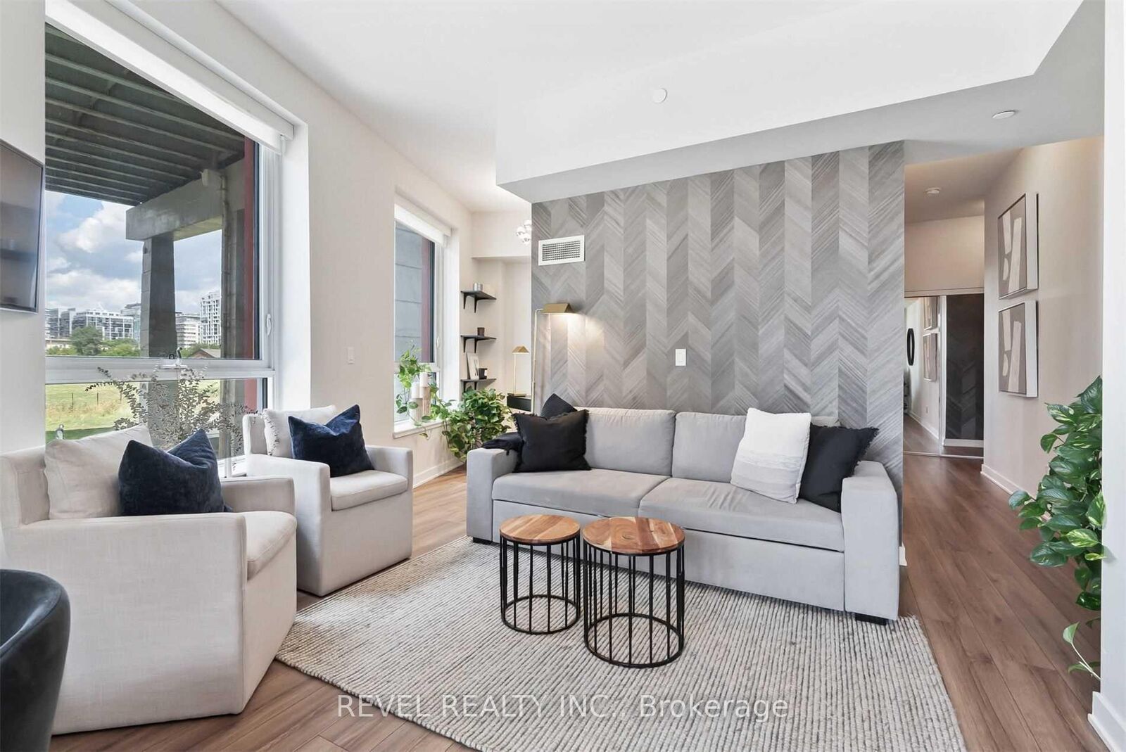 Property Photo:  50 Bruyeres Mews 215  ON M5V 0H8 