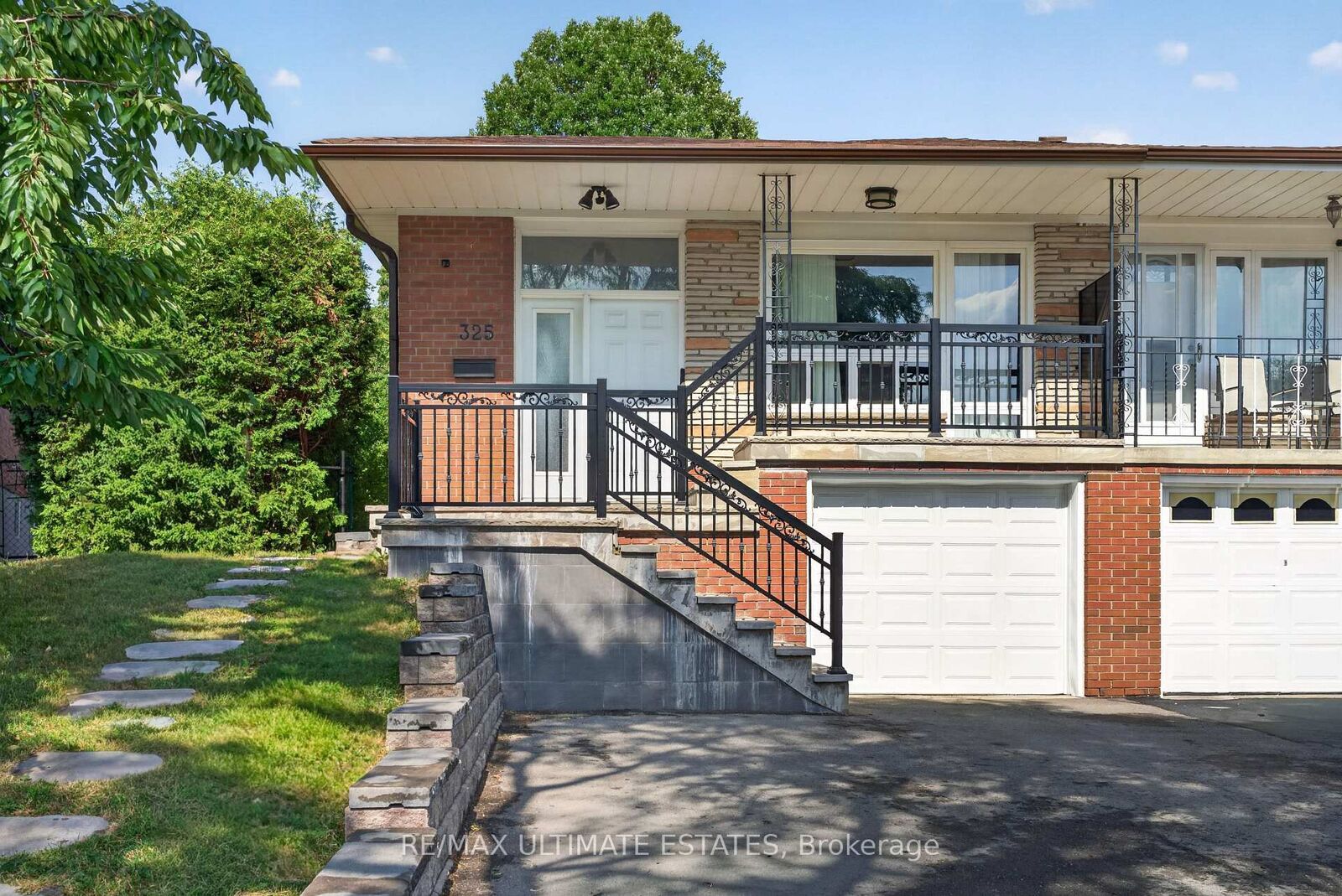 Property Photo: 325 Goldenwood Road ON M2M 2Z4