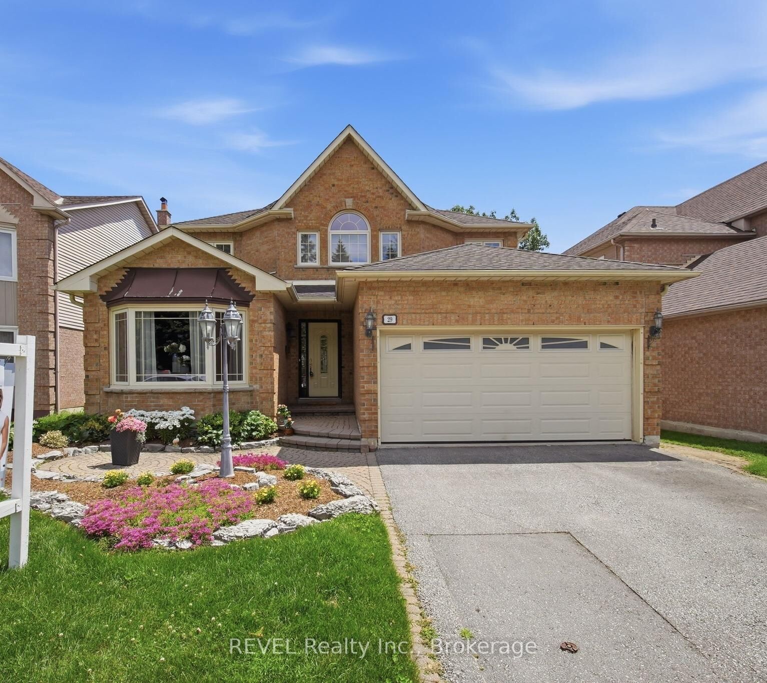 Property Photo:  29 Stratton Crescent  ON L1R 1V4 