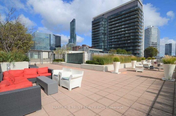 Property Photo:  111 Elizabeth Street 1716  ON M5G 1P7 