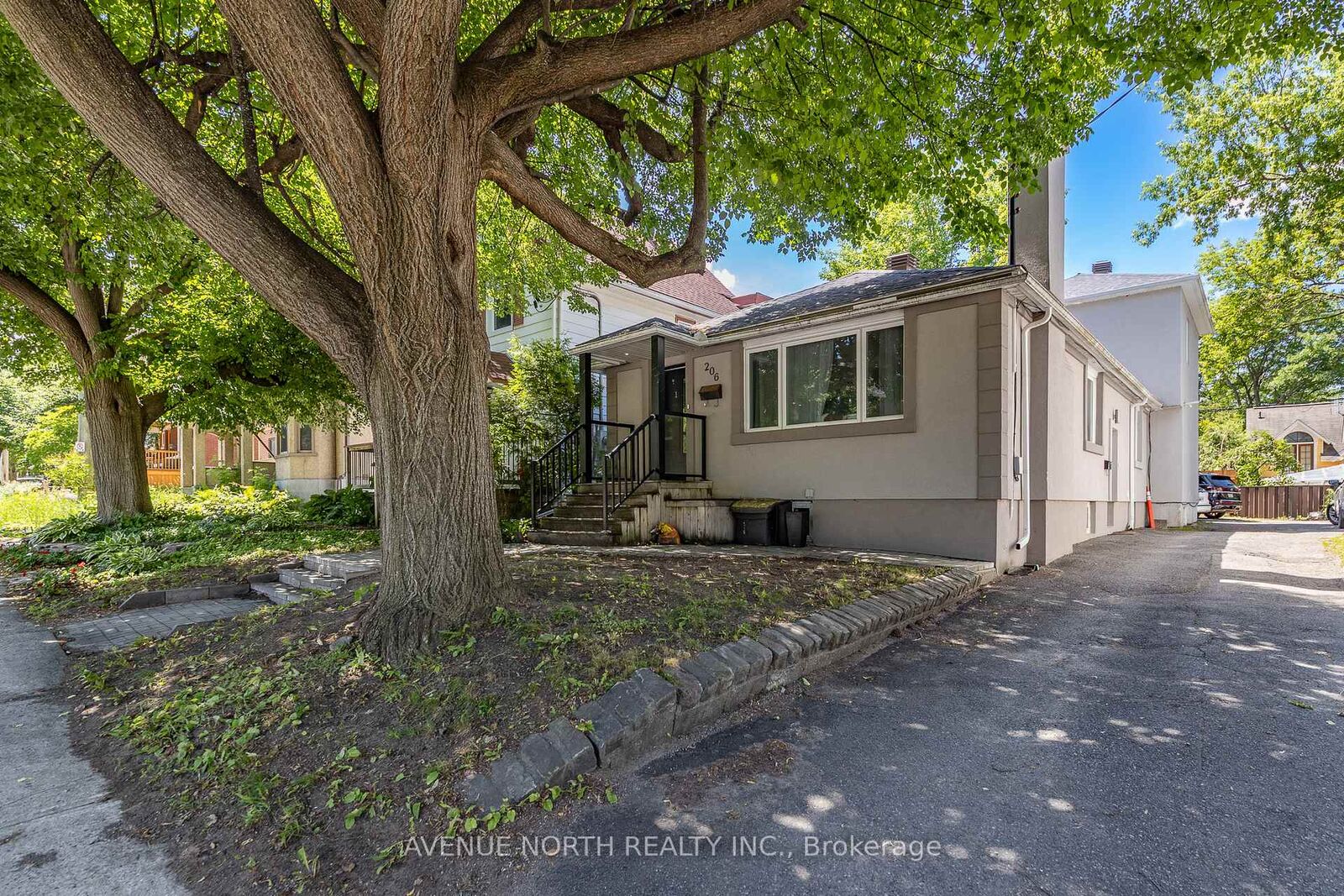 Property Photo: 206 Blackburn Avenue ON K1N 8A8