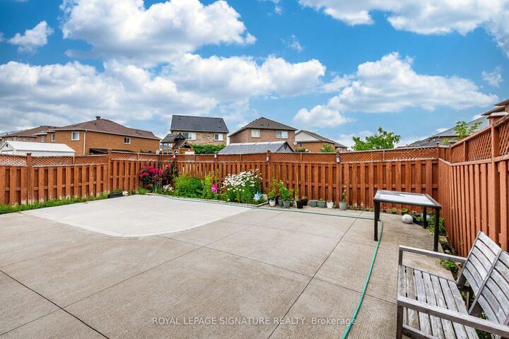 Property Photo:  35 Whitehouse Crescent  ON L6P 1M2 