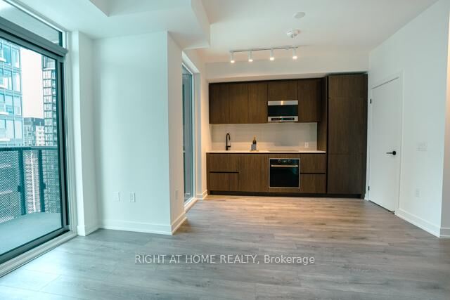 Property Photo:  117 Broadway Avenue 3003  ON M4P 1V3 