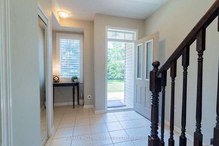 Property Photo: 2614 Dashwood Drive 17 ON L6M 0K5