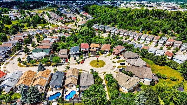 Property Photo: 110 Glencliffe Court ON N2B 3X1