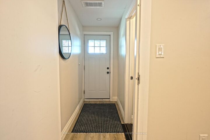 Property Photo: 2392 Cashmere Avenue Lower ON L5B 2M6