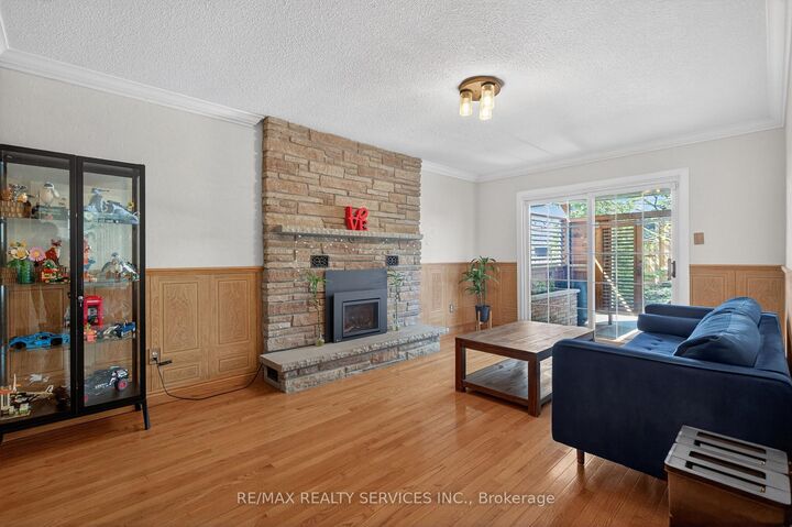 Property Photo:  2 Dunbar Drive  ON L1N 6R7 