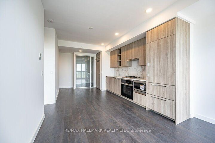 Property Photo: 18 Esther Shiner Boulevard 3105 ON M2K 0J7
