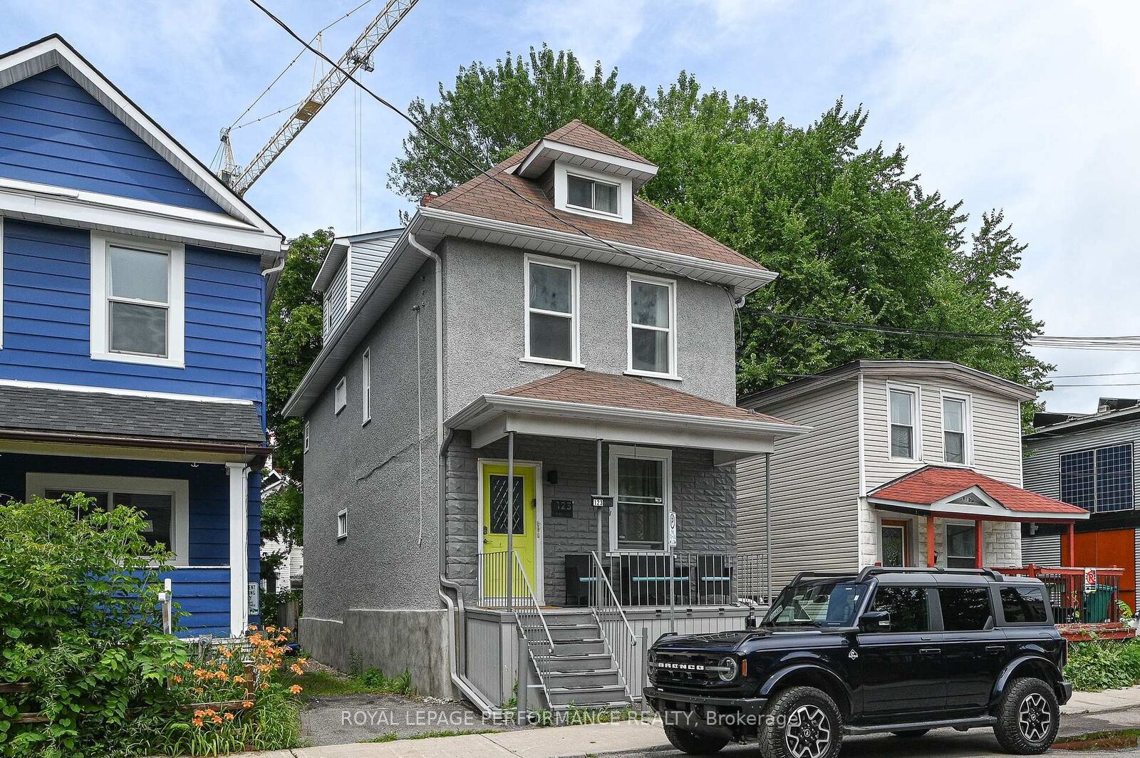 Property Photo:  123 Pamilla Street W 2  ON K1S 3K9 